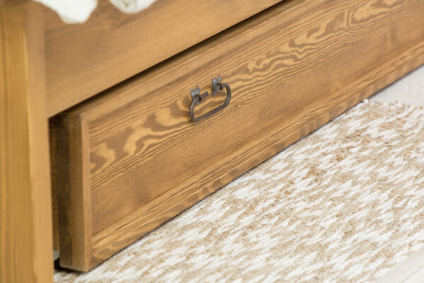 Sosnowa szuflada pod łóżko drewniane