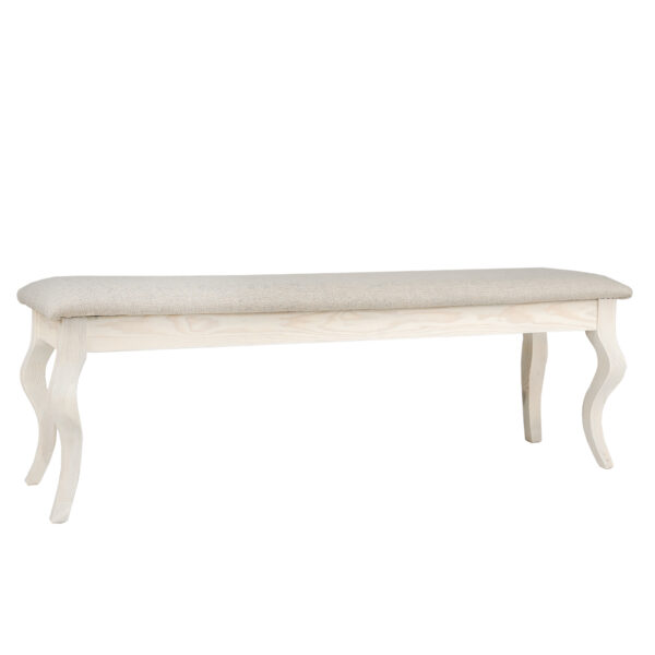 Bielona ławka w stylu rustykalnym