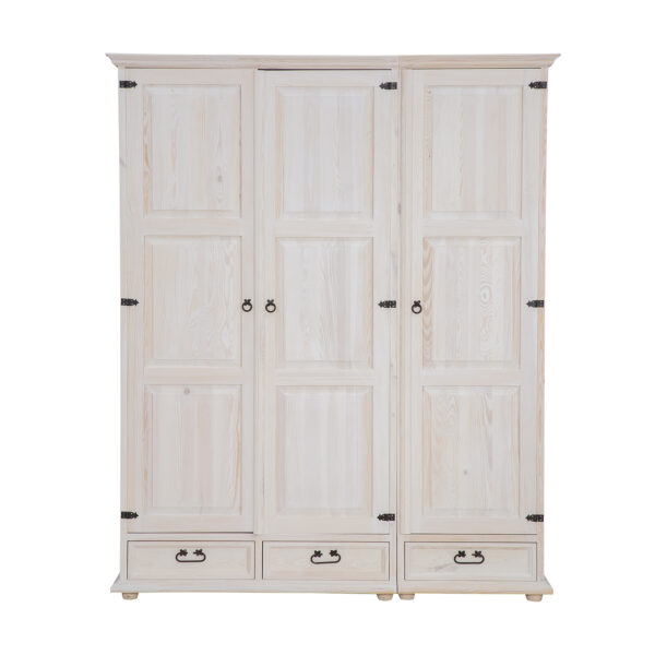 biała szafa drewniana w stylu prowansalskim