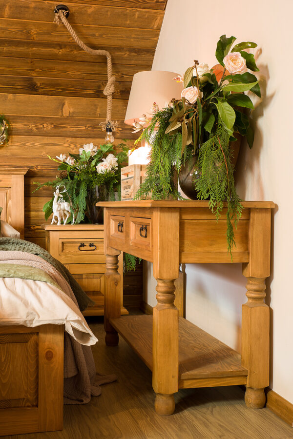 Drewniany stolik przyścienny do salonu i sypialni