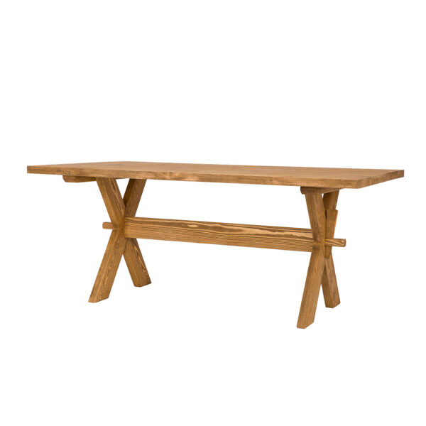 Drewniany stół do jadalni w stylu wiejskim