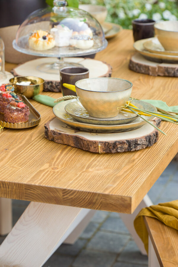 Drewniany stół woskowany na taras