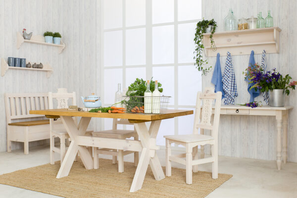Biały stół drewniany do jadalni