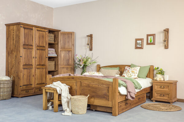 Sypialnia drewniana w stylu rustykalnym