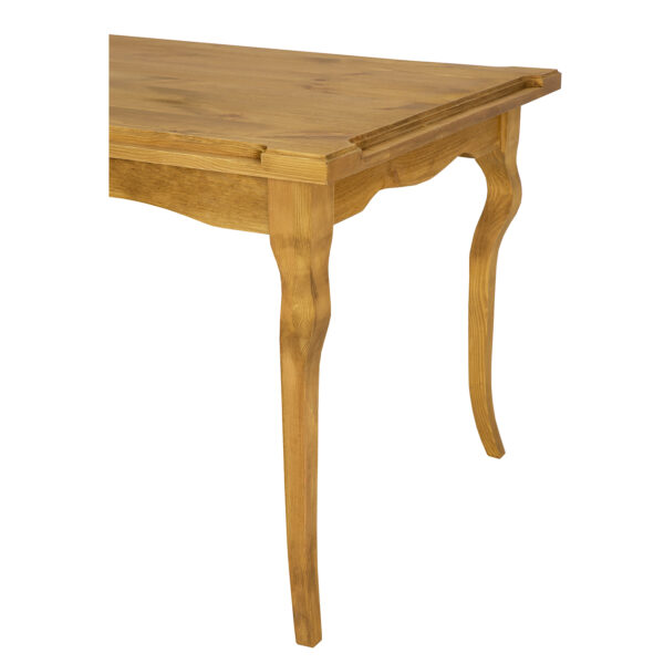 Stylowy drewniany stół w stylu rustykalnym