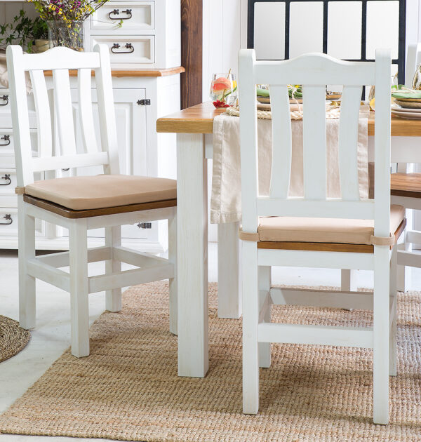 Białe krzesła drewniane do jadalni