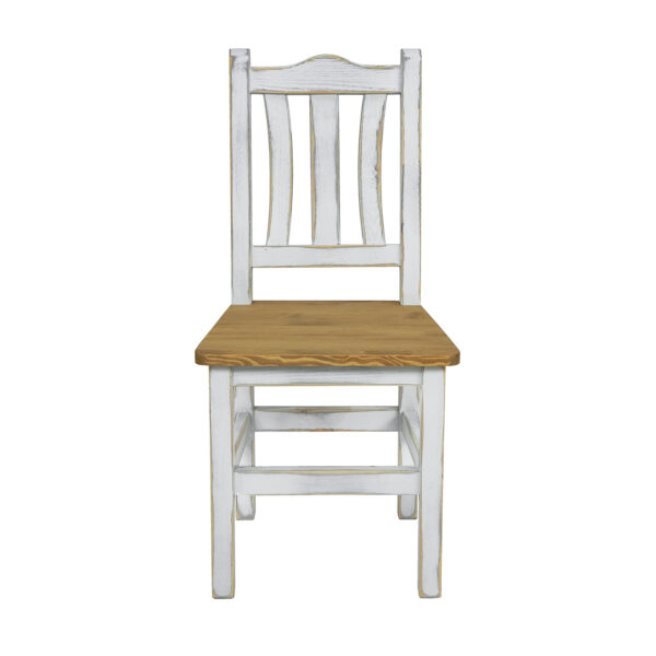 Drewniane krzesło przecierane na styl prowansalski